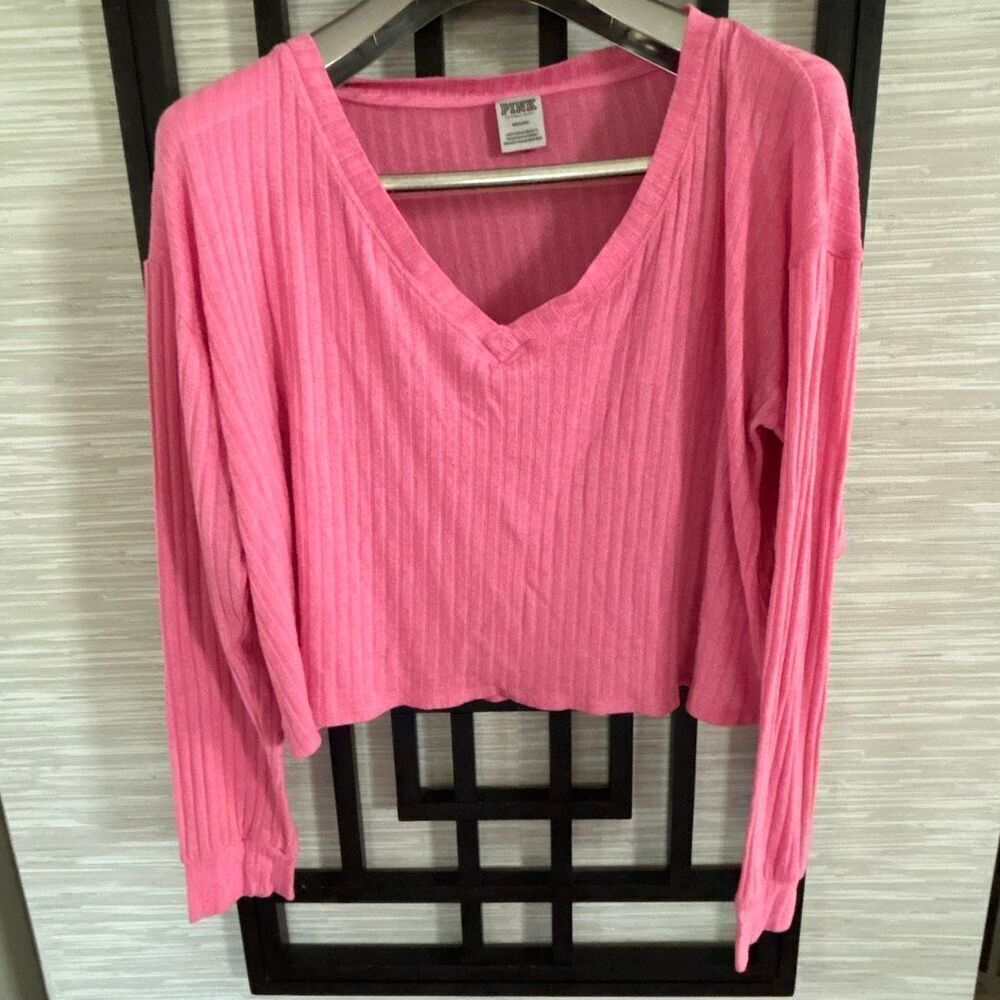PINK Victoria's Secret v-neck pink ribbed hot pink cropped knit top size M
